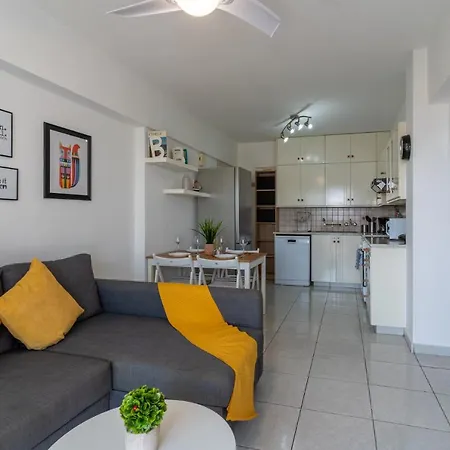 Anais 1-bedroom In Mackenzie Apartment Larnaca